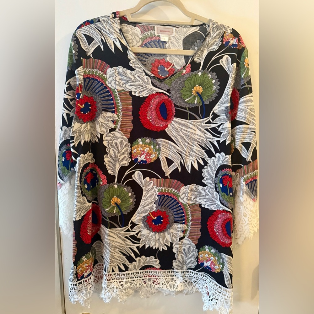Kamana women's tunic top w/black & multi-color floral pattern &white lace trim.